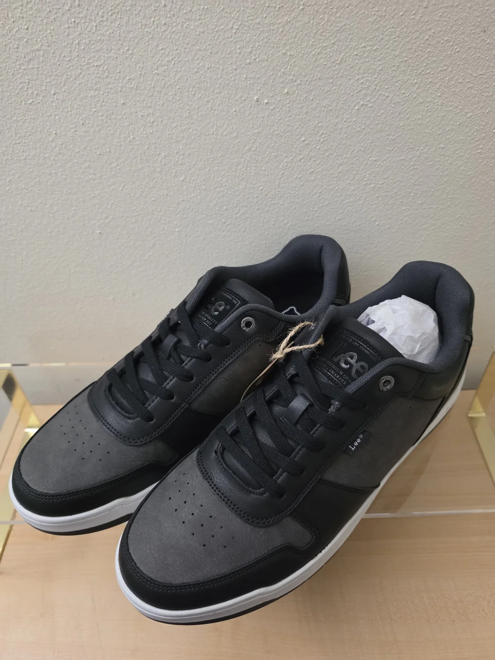Lee Men's Gray and Black Low-Top Sneakers